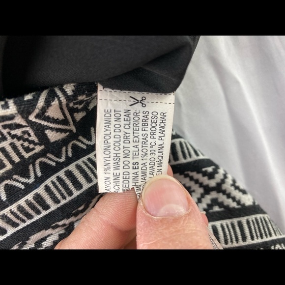 Forever 21 black & white tribal print shorts, L - Picture 9 of 11